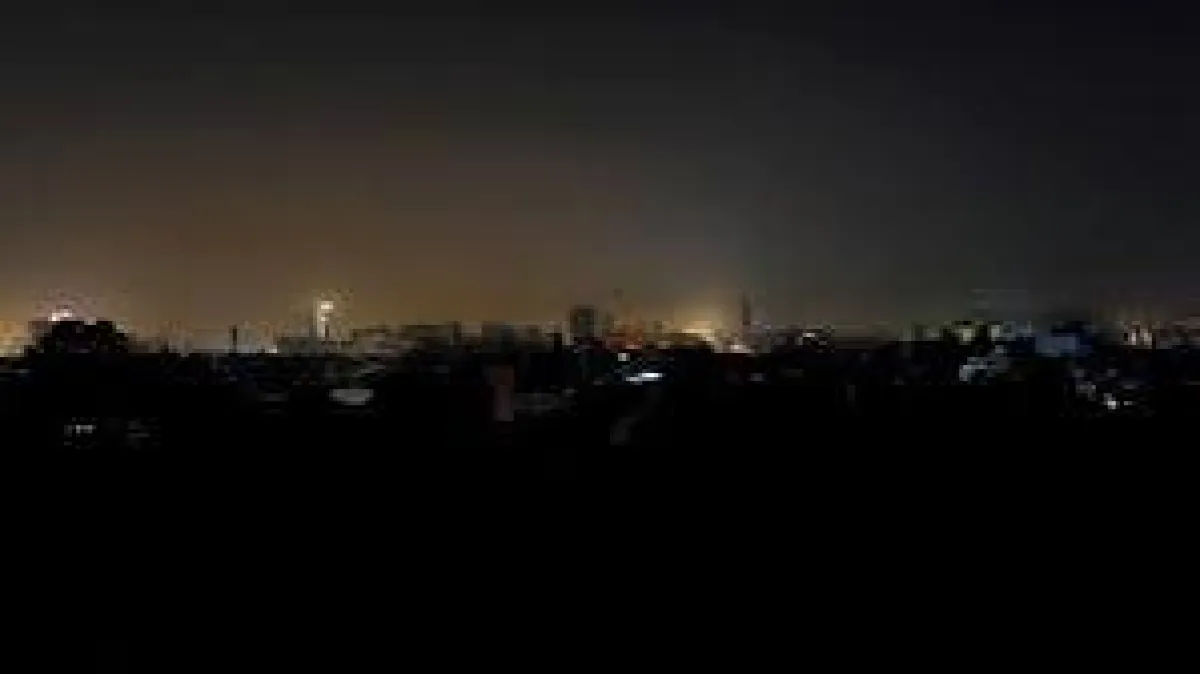 عدن.. أهالي التواهي يطلقون نداء استغاثة بعد انقطاع الكهرباء لليوم الثاني