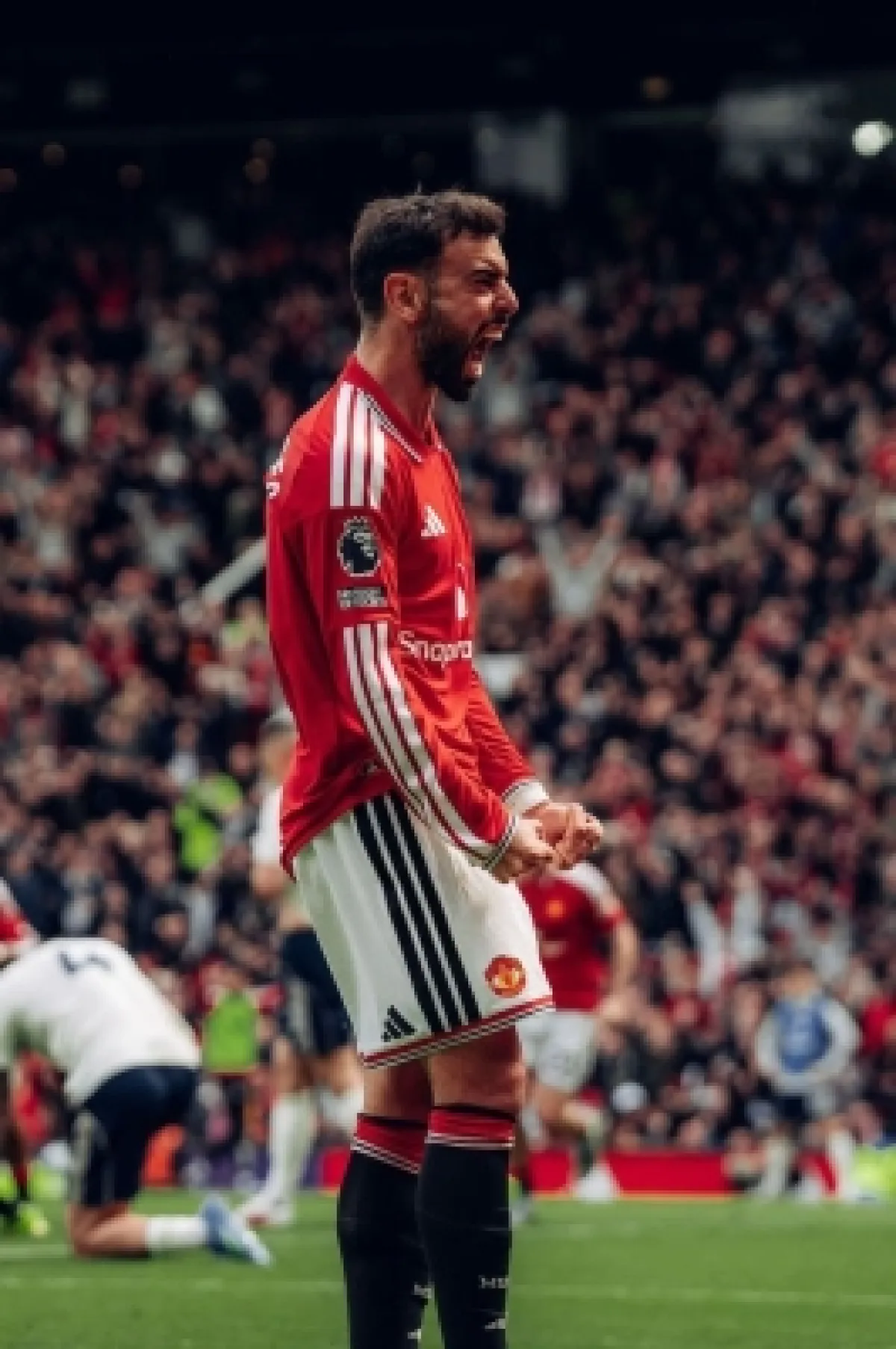 برونو فرنانديز أفضل لاعب في الدوري الإنجليزي لهذا الموسم