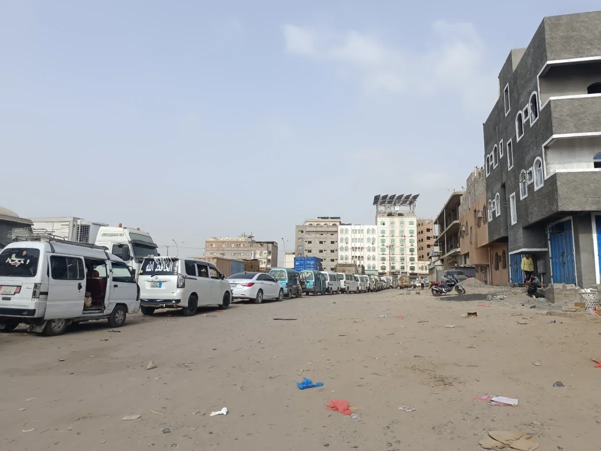 طوابير الغاز تعود إلى عدن وتثير مخاوف من أزمة مواصلات جديدة