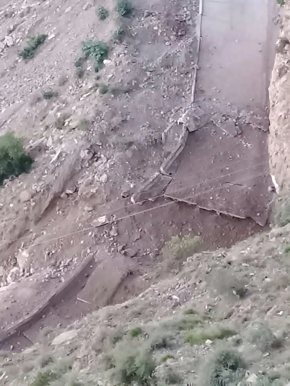 Yemeni Government Forces Advance in Taiz as Houthi Militants Sabotage Strategic Infrastructure