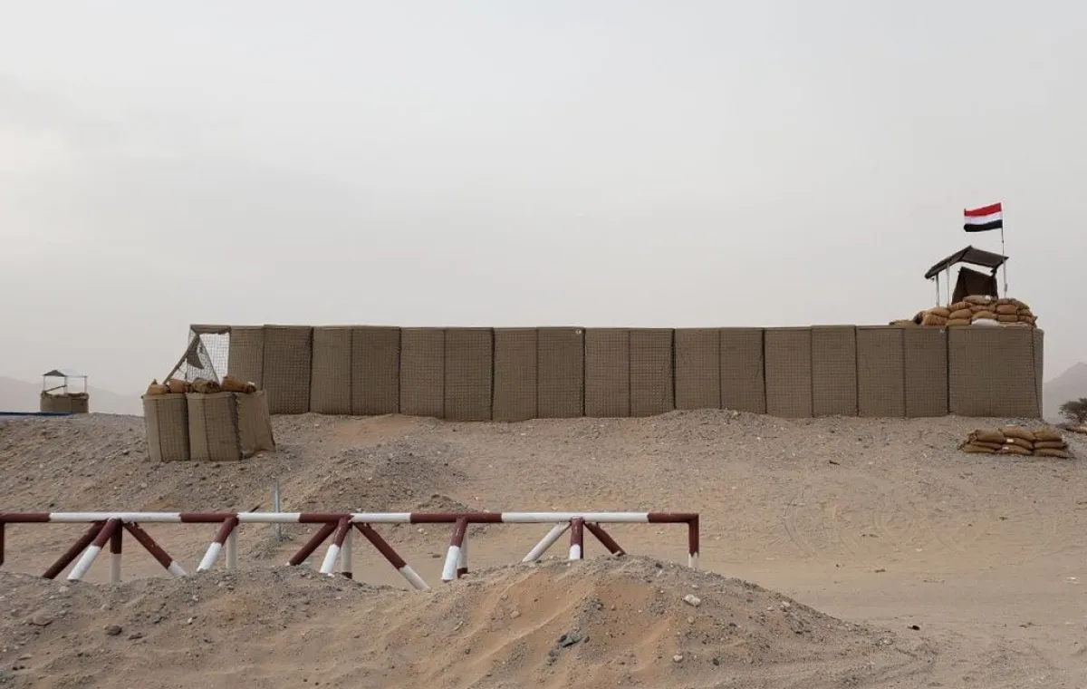 مليشيا الحوثي تستهدف معسكر العلم في شبوة بثلاثة صواريخ باليستية وتوقع جرحى في صفوف الجنود